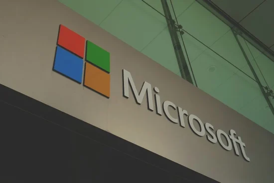 La Tecnología al Servicio de la Vigilancia: Microsoft Suspende Acceso a País tras Acusaciones de Uso Ilícito de Software para Espionar a Palestinos en Tierras Occupadas