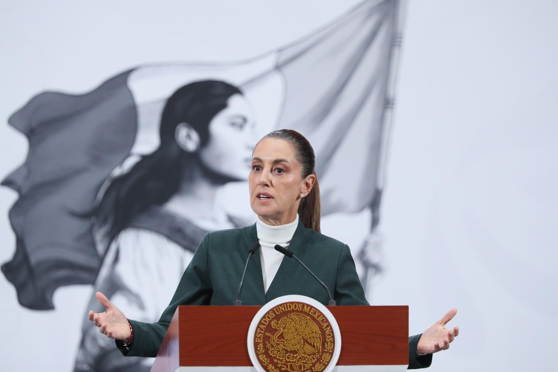La batalla por la salud pública: Sheinbaum sostiene que el impuesto sobre los refrescos es clave para promover la salud y reducir la obesidad en México.