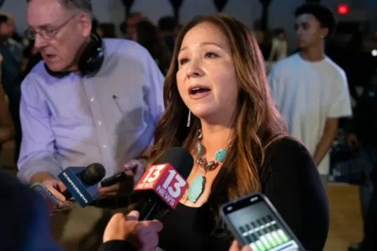 La clave democrática: la desconocida influencia de Adelita Grijalva en la contienda que cambiará el curso del destino de Jeffrey Epstein