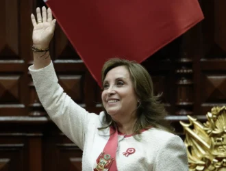 Dina Boluarte cae en una nueva crisis política: el Congreso de Perú la destituye con rapidez y contundencia