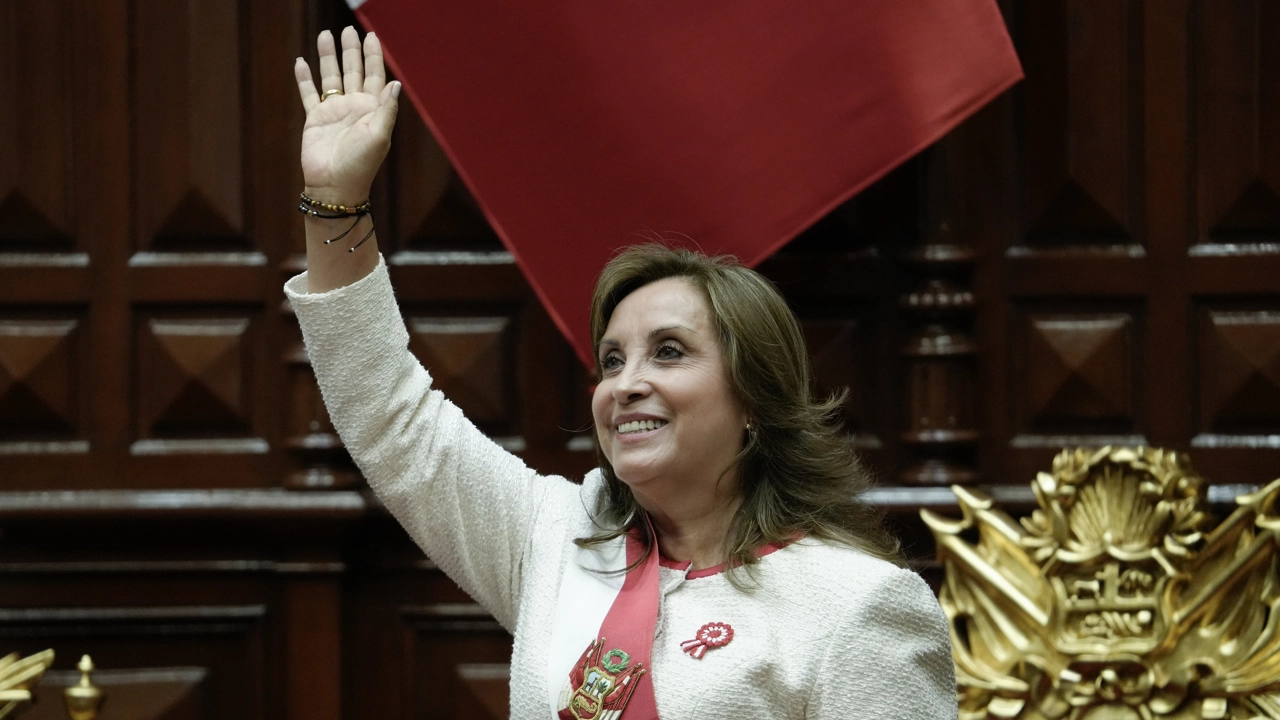 Dina Boluarte cae en una nueva crisis política: el Congreso de Perú la destituye con rapidez y contundencia