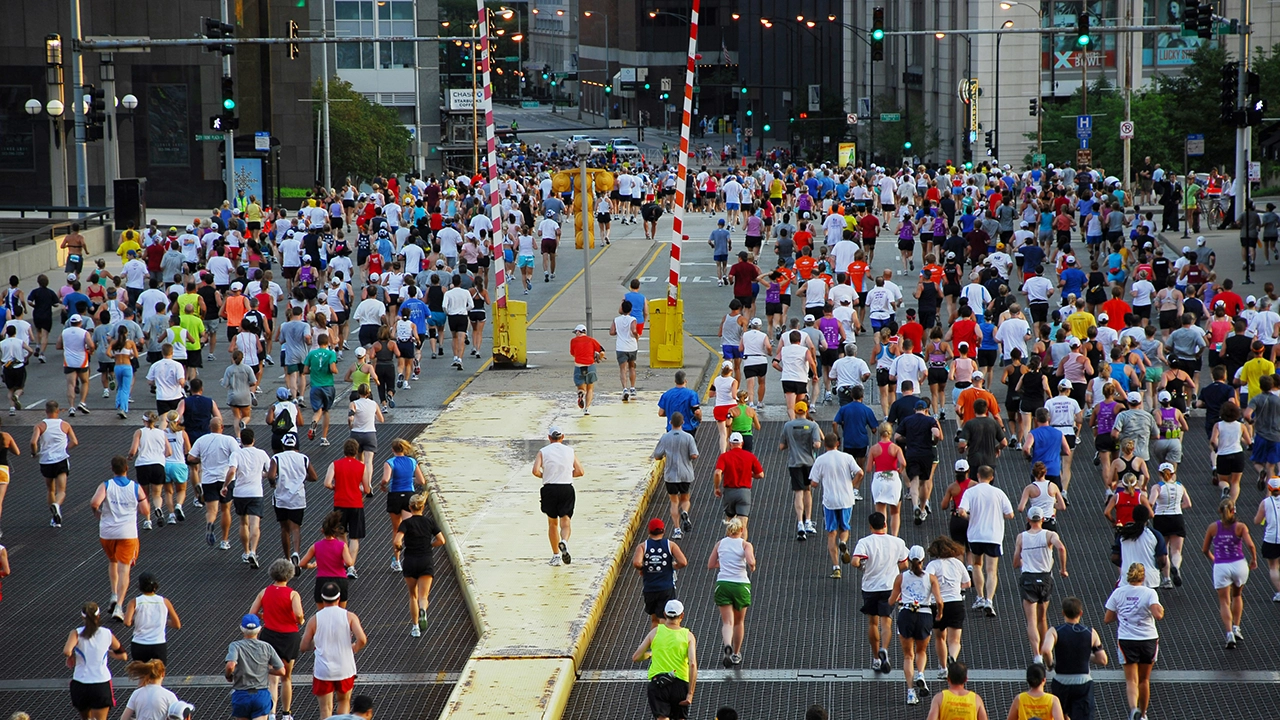 "Historia en marcha: El Maratón de Chicago busca superar la barrera de los 1.000 millones de dólares"