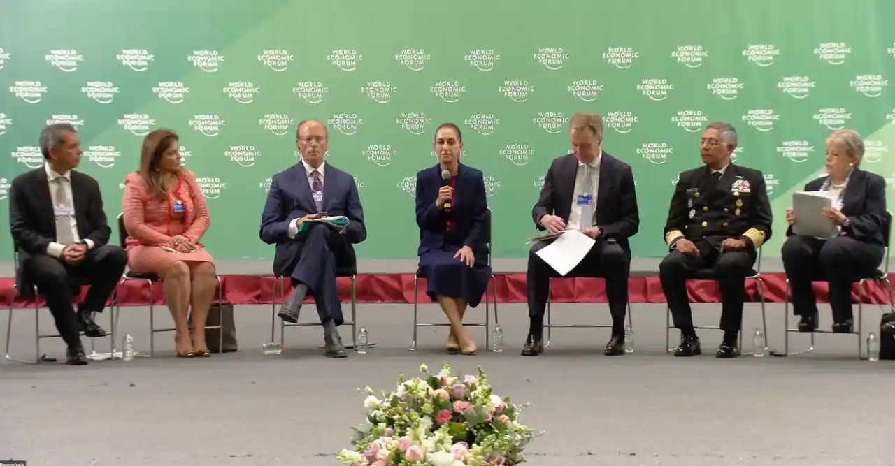La líder mexicana presenta su estrategia para impulsar el crecimiento y la competitividad en el Foro Económico Mundial
